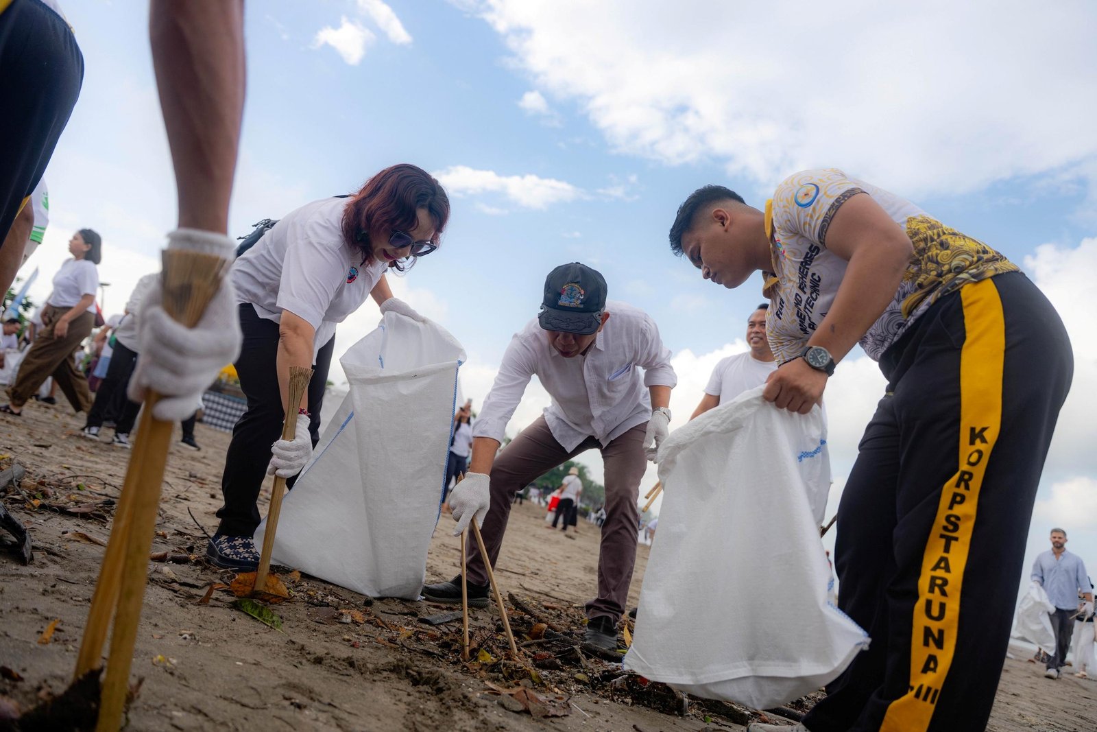 Road to Ocean Impact Summit 2026:   DANA dan KKP Perkuat Komitmen Blue Economy melalui Aksi Bersihkan Pantai